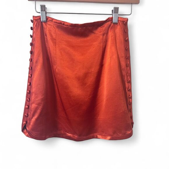 ‘ The Life of a Showgirl ‘ Zara Orange satin mini skirt - Picture 1 of 4